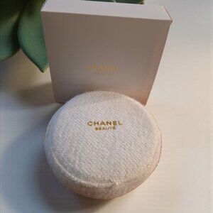 CHANEL Beauté Holiday Pouch – Round Ivory White with Gold Charm-New- GWP